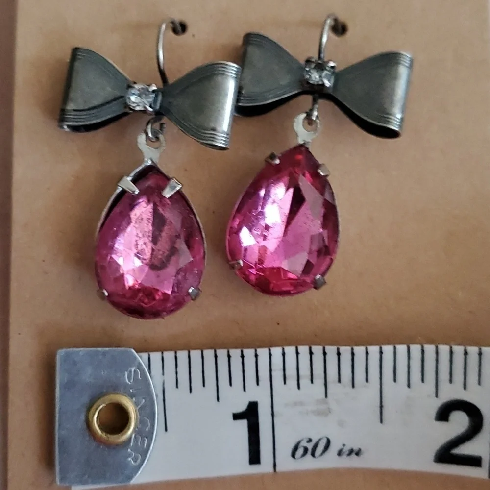VINTAGE BOW HANGING EARRINGS W PINK TEARDROP GEMS SILVER TONE
